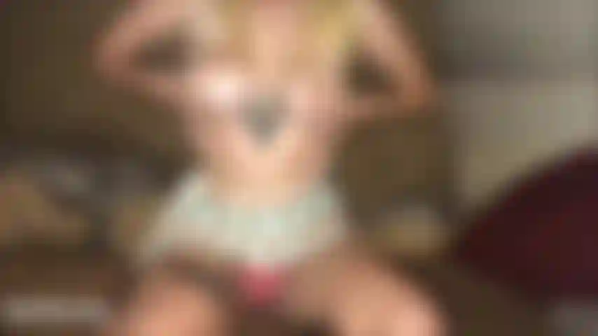 Je joue sous la jupe.