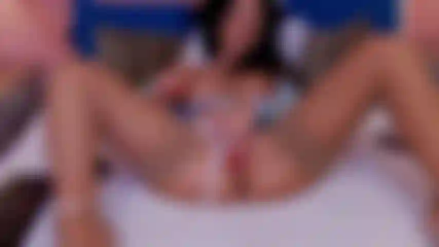 J'écarte et je me frotte la chatte.