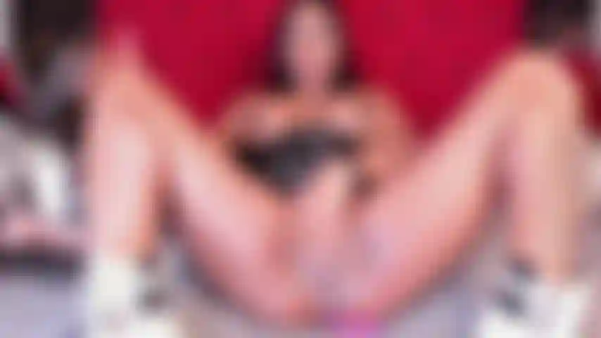 Touche-moi sous ma jupe.