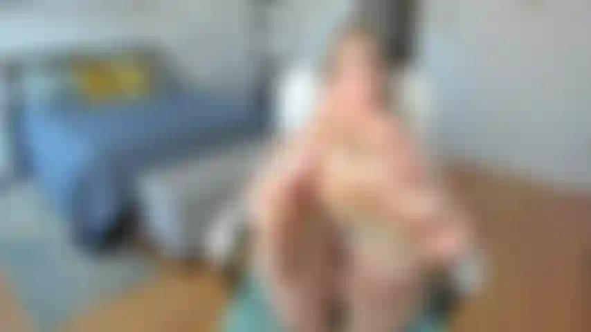 Éjacule sur mes orteils et ma chatte.