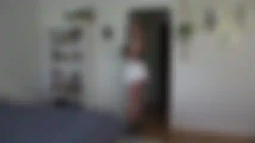 Une étudiante séduit un professeur et le dit à sa femme.