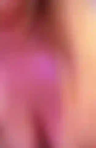 Pov mes seins sont dans ta gueule pendant que je te chevauche.
