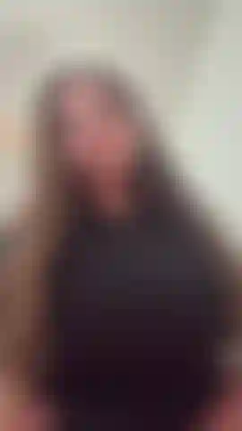Pov : te chevaucher avec ta grosse bite et te parler salement avec mes énormes seins dans ton visage.