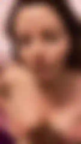 Complètement nue - pov tu donnes à bella, la fille chaude d'à côté un nouveau collier de sperme ;).