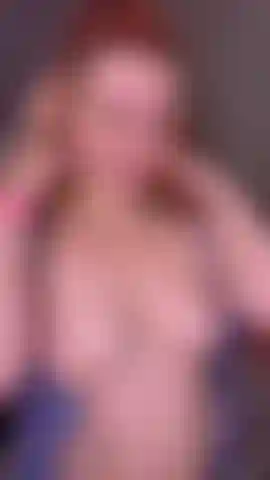 Une fille d'à côté, une rousse, une branlette espagnole et une pipe.