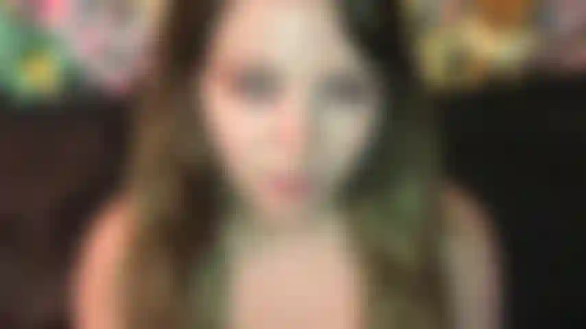 Tour de bouche géante.