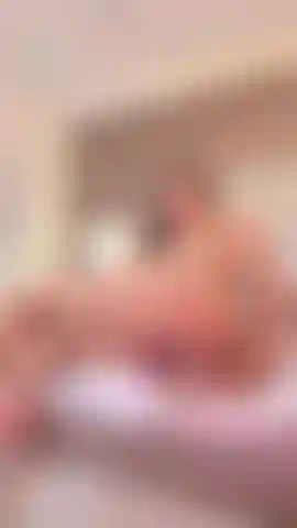 J'aime quand je sens ta grosse bite dans mon anus bébé, je sais à quel point tu aimes baiser mon anus, j'aime quand tu jouis dedans.