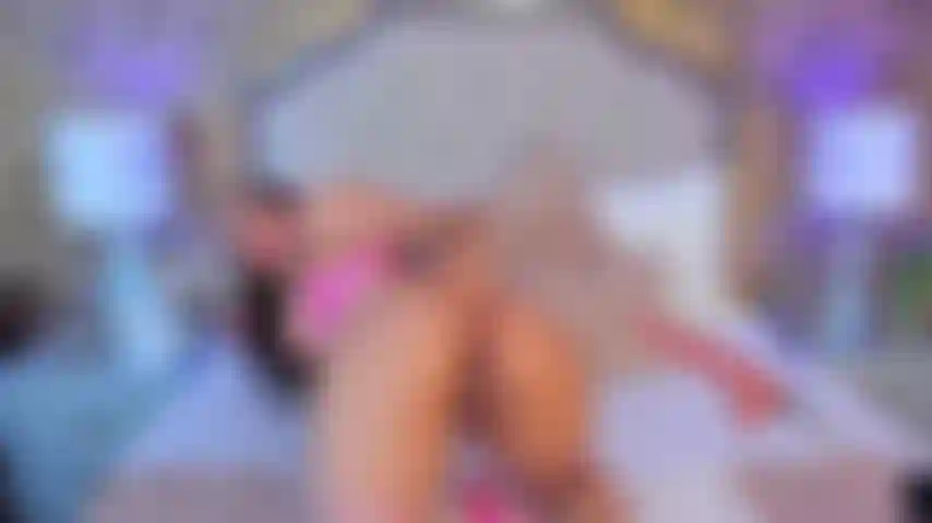 Ce cul chaud va te rendre excitée, glisse ta bite à l'intérieur, tu ne voudras pas arrêter de le baiser, je sais qu'il t'a manqué, viens exploser dans ce cul serré.