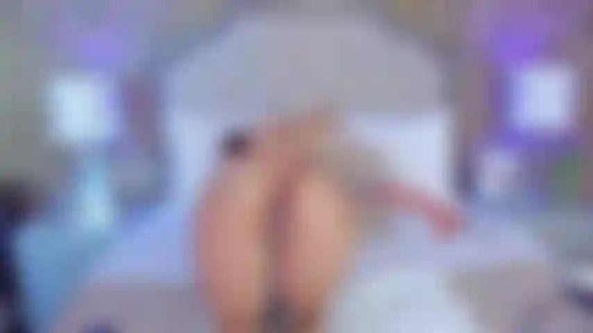 Mon cul est tellement humide et ouvert en levrette en attendant que tu le remplisses profondément avec ta bite dure jusqu'à ce qu'il tremble.