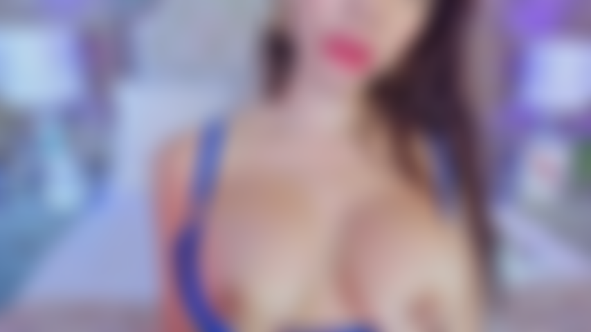 Mes gros seins sur ton visage, la chaleur est si grande que ta bite deviendra si dure que j'aime ça et ça me rend excitée, prête à ce que tu me baises.