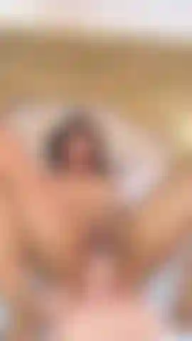 Humide, chaude et complètement prête à me prendre comme tu le souhaites.