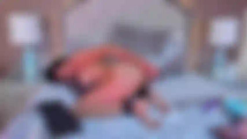 Prête à me voir jouir au maximum ? Mon cul est très serré et prend chaque centimètre... Ressentant chaque poussée profonde.