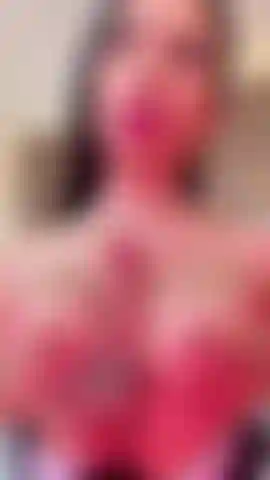 Ta bite a l'air heureuse dans mes seins.