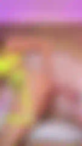 Laisse-moi t'emmener jusqu'aux limites de tes fantasmes. Chaque gémissement, chaque contact, chaque mouvement sont faits pour éveiller tes désirs les plus profonds.