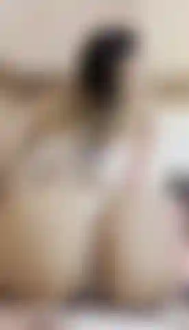 Regarde mon cul sexy bouger pour toi 🍑😍.