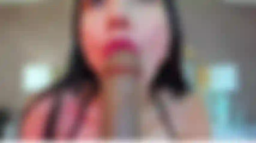 Je suce une grosse bite noire.