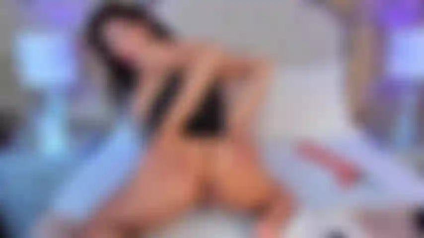 Ne résiste pas à l'humidité de ma chatte et de mon chien, ta bite entrera facilement, je veux sentir jusqu'à tes couilles.