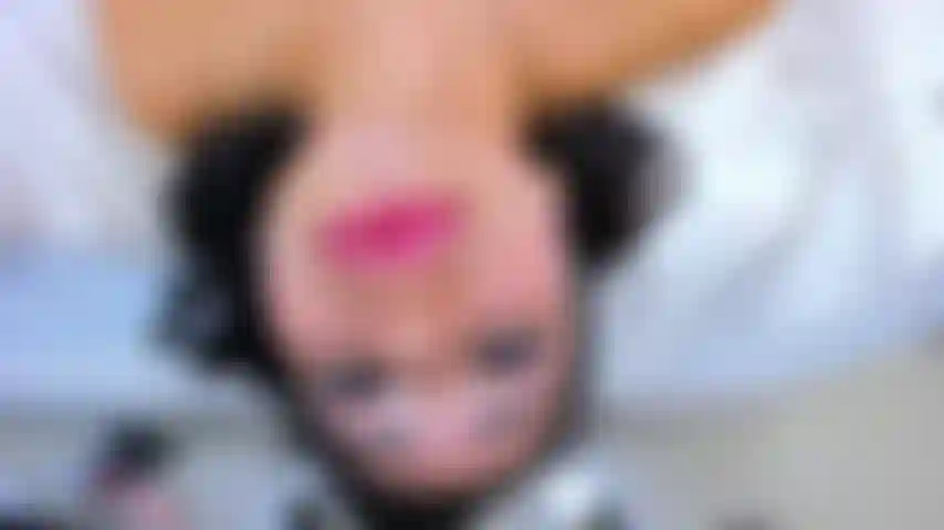 Gorge profonde bâclée, beaucoup de bave.