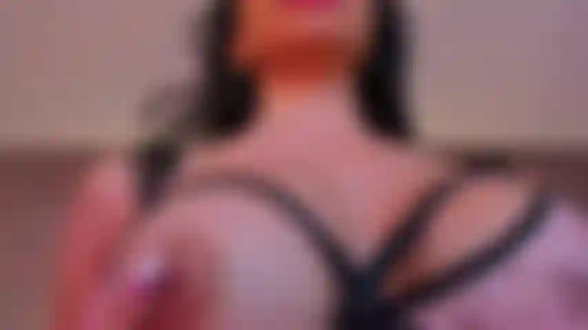 S en feu pour ta bite, faisons d'aujourd'hui un moment unique pendant que tu profites des parties les plus intimes de mon corps et que tu m'en supplies pour toujours plus.