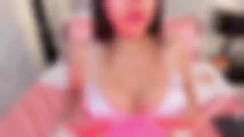 Laissez-vous séduire par mes beaux seins.