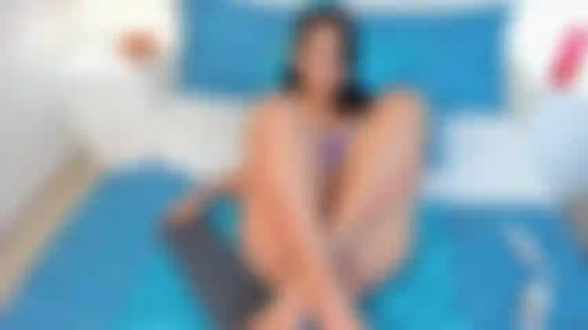 Apprécie la façon dont je donne de la chaleur et de l'affection à ma chatte.