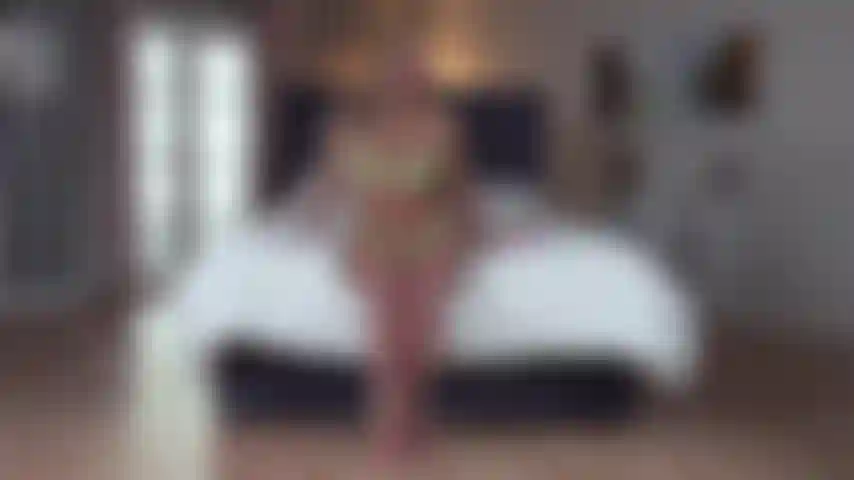 Joi de chambre sexy utilisant mon gode