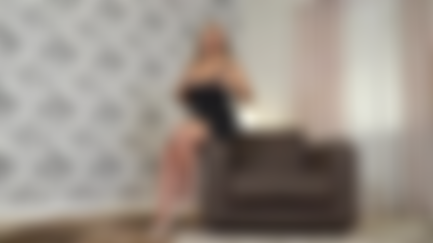 Robe noire strip joi jeu de chatte