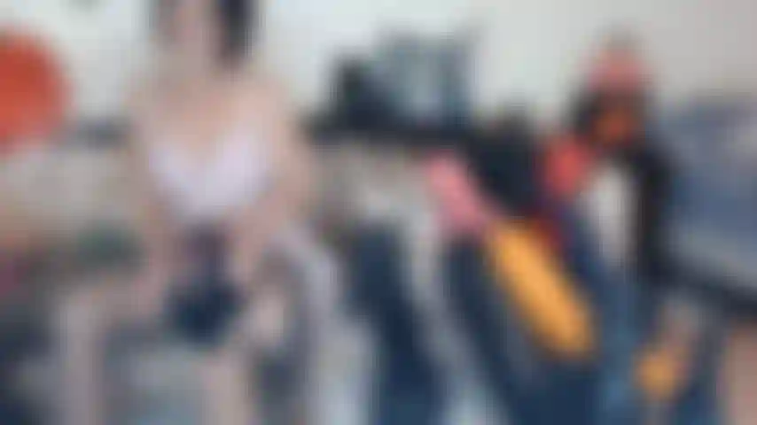 Je baise une grosse bite en nylon.