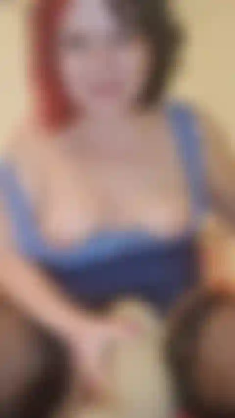 Joue avec un gros gode.