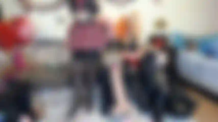 Grosse bite dans la chatte serrée.