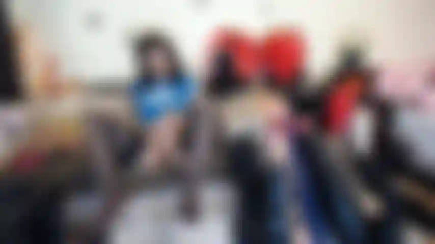 Perdue dans la douleur, c'est excitée.