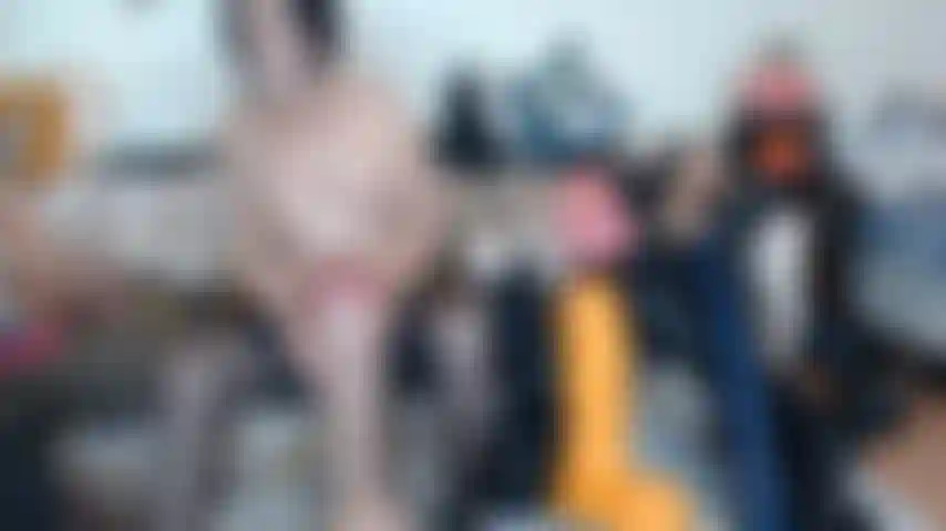 Boris me déchire la chatte.