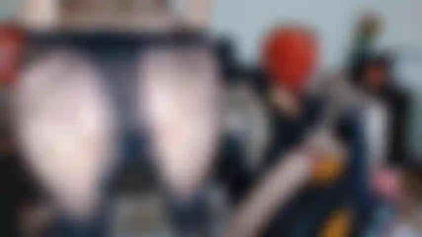 Baise avec une bite en nylon.