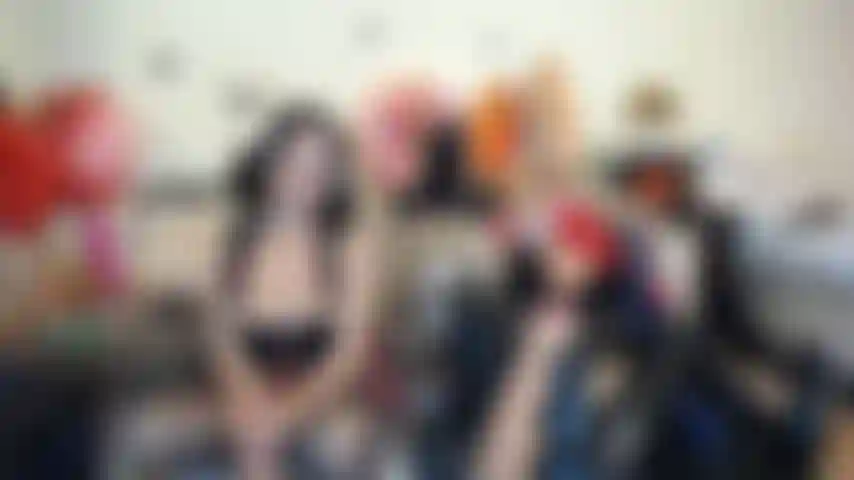 Coquine et excitée.