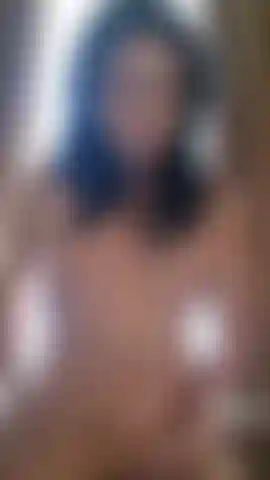 Nue et dégueulasse.