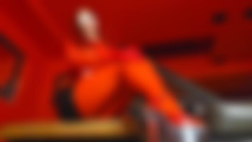 Ta poupée sexuelle en latex a envie de ta bite.
