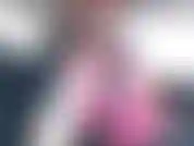 Je me fais jouir si fort dans ma voiture. J'ai eu une séance d'entraînement intense à la salle de sport et j'étais tellement excitée en regardant mon béguin !