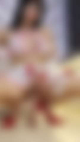 Je baise la chatte d'une infirmière sexy.