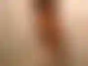 Scène de douche de la partie 2. Regarde-moi sous la douche avec mon débardeur blanc tout mouillé et dégoulinant d'eau. Puis je l'enlève et me savonne le corps avec du savon. Si vous aimez les scènes de voyeur sous la douche. Celle-ci pour toi.