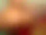 Qui applaudit fort. Rebondissant, giflant le cul et les seins, comptant jusqu'à ce que tu jouisses.