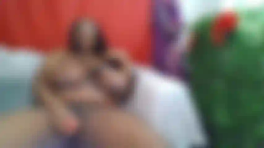 Joue avec cette chatte jusqu'à ce que je te fasse