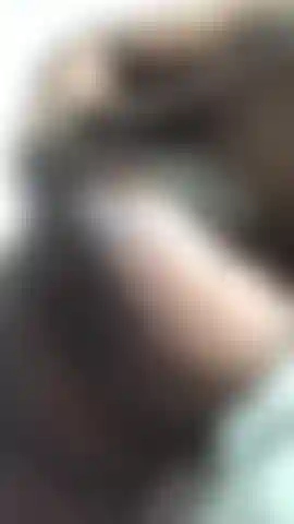Crémant et giflant mes gros seins.