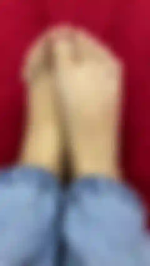 Mes pieds sexy pour toi.