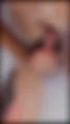 Je me branle jusqu'à ce que j'explose de plaisir.