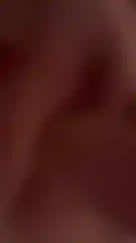 Je me donne une baise profonde et intense avec mon gode-ceinture...Je suis tellement mouillée.