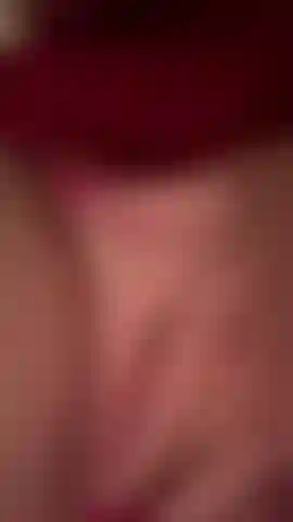 Je me doigte ma chatte mouillée… je suis tellement excitée & mouillée.