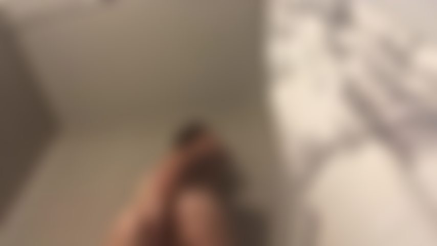 Jeu de cul sous la douche.