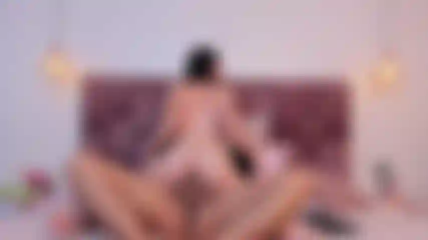 Regardez bonnie, elle est tellement coquine... En train de chevaucher la bite de matt 😈.