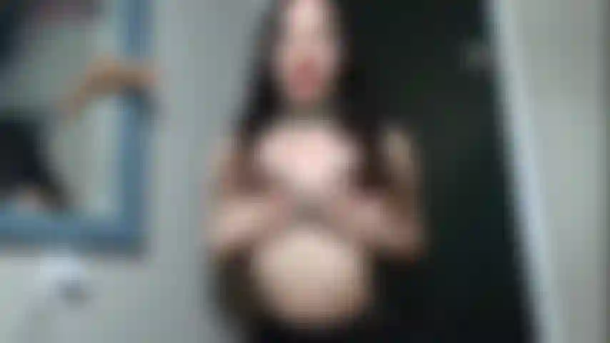 Une fellation bâclée devant le miroir. On peut voir les choses en face.