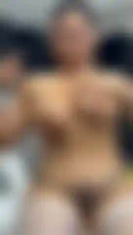 Spectacle de masturbation de poulet avec pieds.